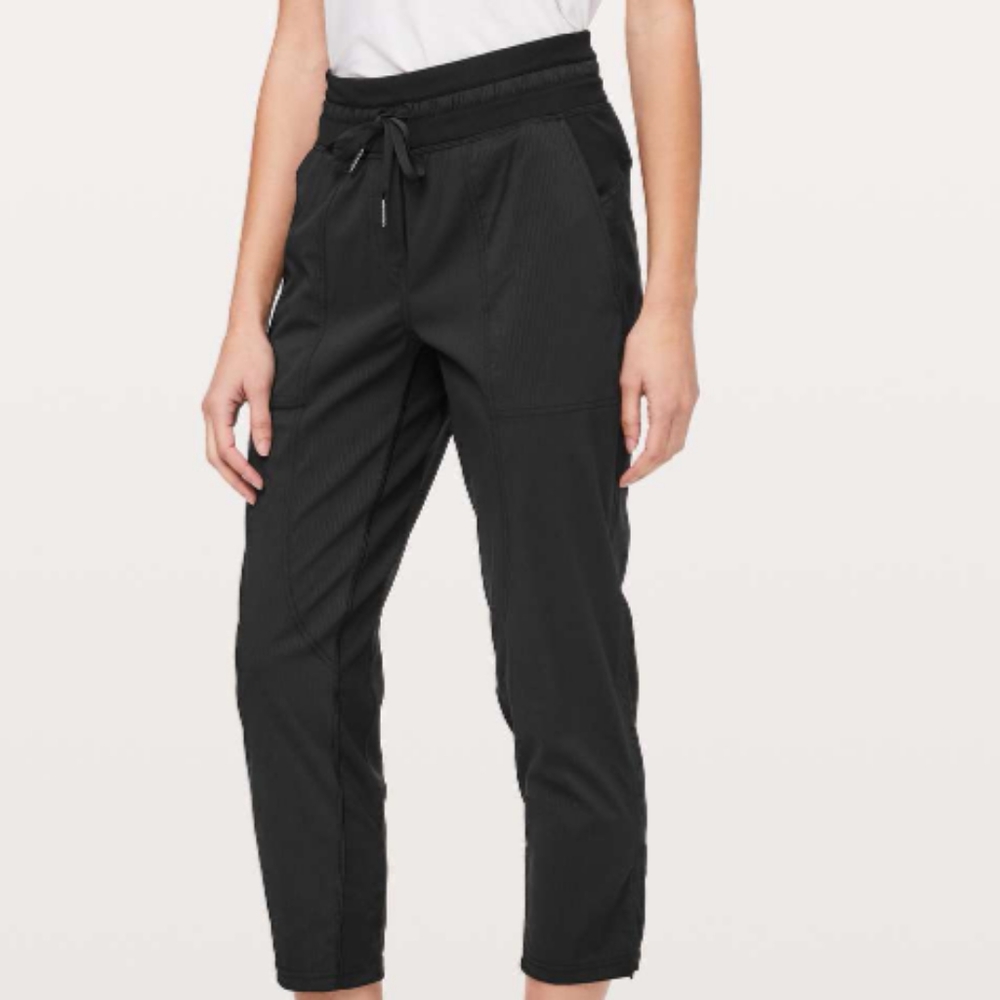 🍁Lululemon dance studio crop *25” black